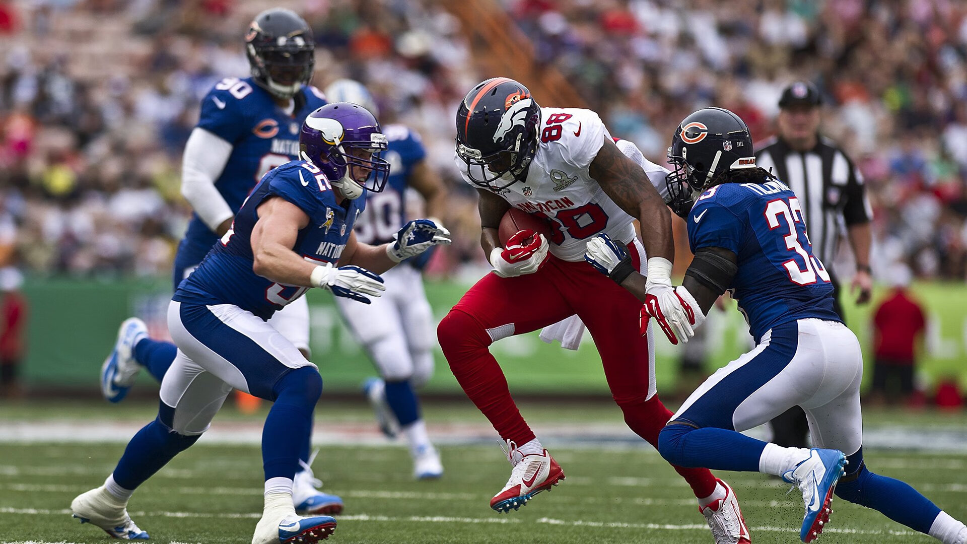 爱游戏体验-_现场观众热情高涨：气氛点燃比赛热度_，比赛气氛热烈,现场掌声不断